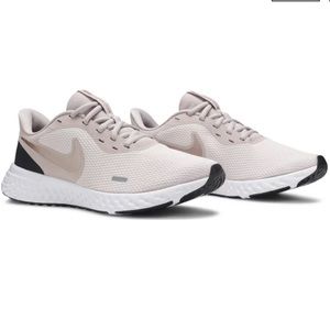 Nike Revolution 5 Barely Rose Running Sneaker Size 6.5 Pink Used
